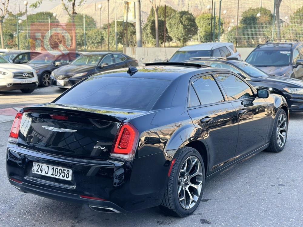 کرایسلەر 300